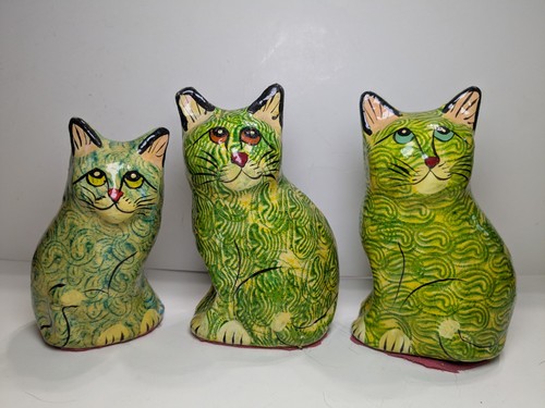 Tre gatti in cartapesta verde/blu - Foto 1 di 5
