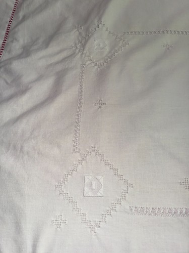 Taie d'oreiller ancienne en coton brodé 73 cm x 76 cm T152 - Picture 3 of 6