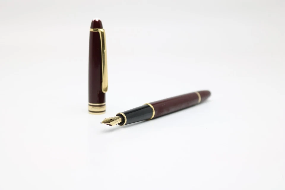 Montblanc Meisterstück Bordeaux Füllfederhalter mit 14K Gelbgold Feder