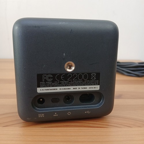 HTC Vive Base Station 1.0 Sensor Lighthouse + OEM Power Supply UK Plug 2PR8100 - Picture 8 of 9