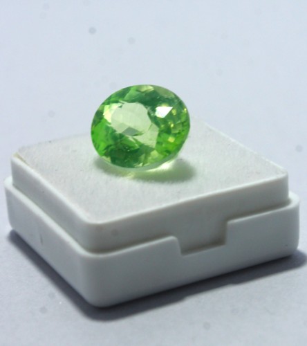 Rare 12.00 Ct Peridot | Oval Cut | Natural Vivid Green Certified Gemstone - Picture 2 of 10