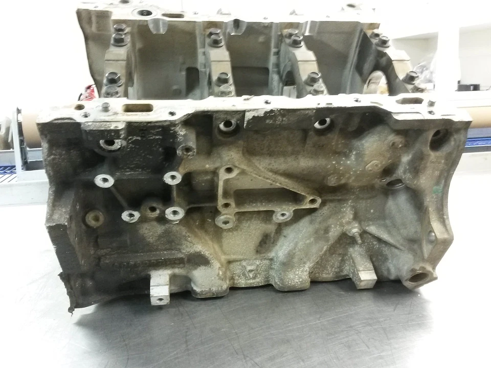 Bloque de cilindros del motor de 2007 Cadillac STS 3.6 12586589 Foto 2 de 4