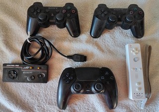 Job Lot x5 Controllers PlayStation 5 PlayStation 3 Wii Master System