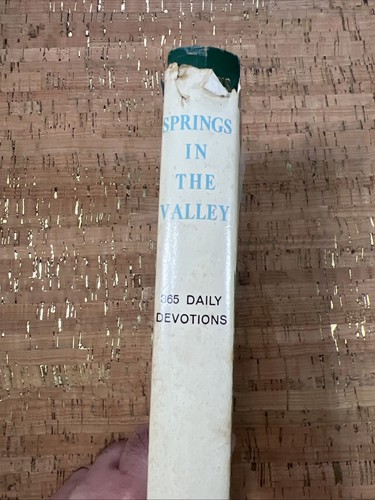 Springs in the Valley by Mrs. Chas. E Cowman Vintage 1950 Hardcover Tare - Picture 3 of 7