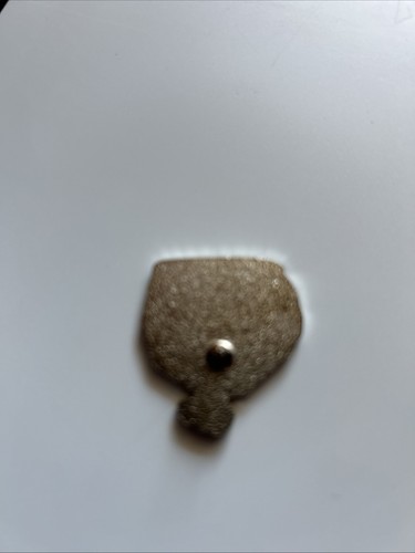 Spilla dice uomo con sacchetto della spazzatura nero  - Foto 3 di 4