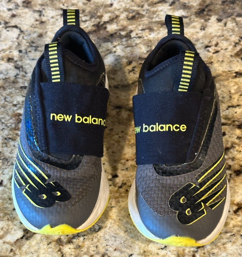 Scarpe da ginnastica New Balance Fresh Foam ragazzo nere e gialle giovani taglia 12M D14 - Foto 3 di 7