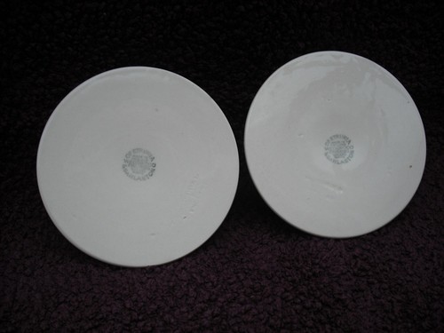 Vintage Wedgwood Embossed Queen's Ware Lavender on Cream Pair of Candlesticks. - Picture 4 of 4