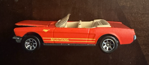 Ford Mustang 1965 convertible de colección 1983 Hot Wheels paredes blancas Malasia como nuevo - Imagen 2 de 6