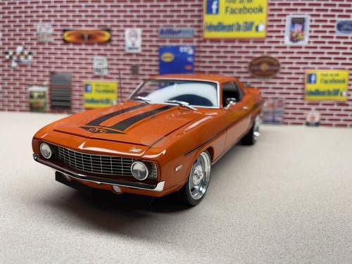 1/18 ACME 1969 Chevrolet YENKO Camaro Hugger Orange / Black Stripes A1805728 - Picture 5 of 16
