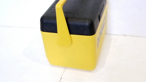 DeWalt 1806 Portable Personal Lunch Box Cooler Yellow Gott USA - Picture 3 of 11