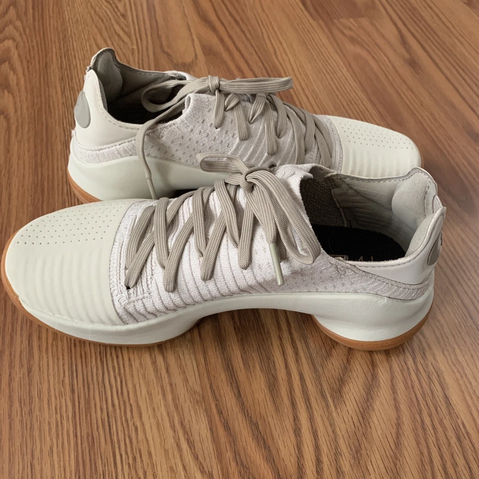 Zapato con cinta deportiva debajo de la armadura para jóvenes cordones decorativos NIÑOS talla 4,5 años usado en excelente estado beige Foto 4 de 4