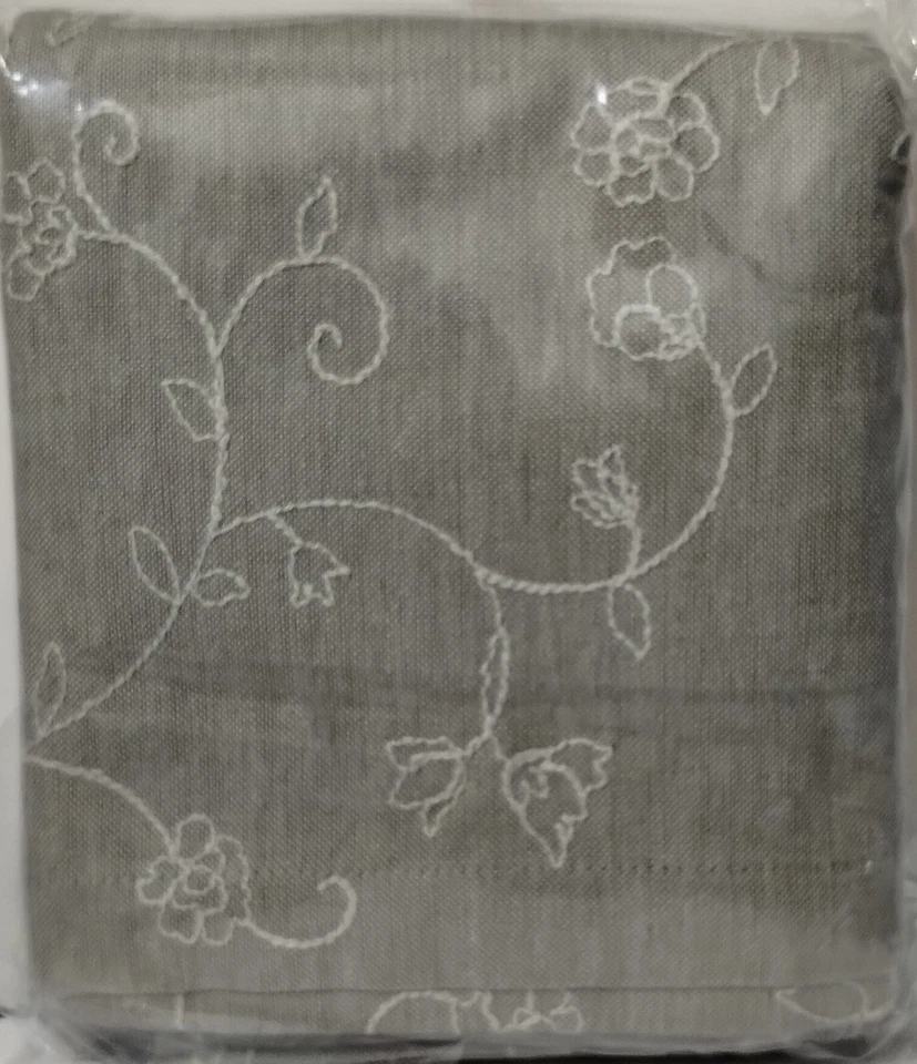 Cenefa bordada de algodón forrada Candlewicking Taupe 72" x 15,5" de Raghu - Nueva Foto 4 de 4