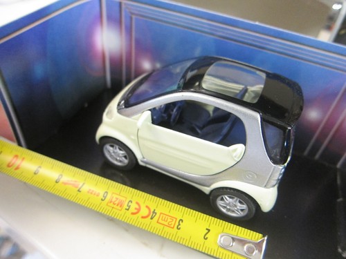Maisto - Scale 1/43 - SMART - MOTORIZED - White - Mini Car - J9 - Picture 13 of 14