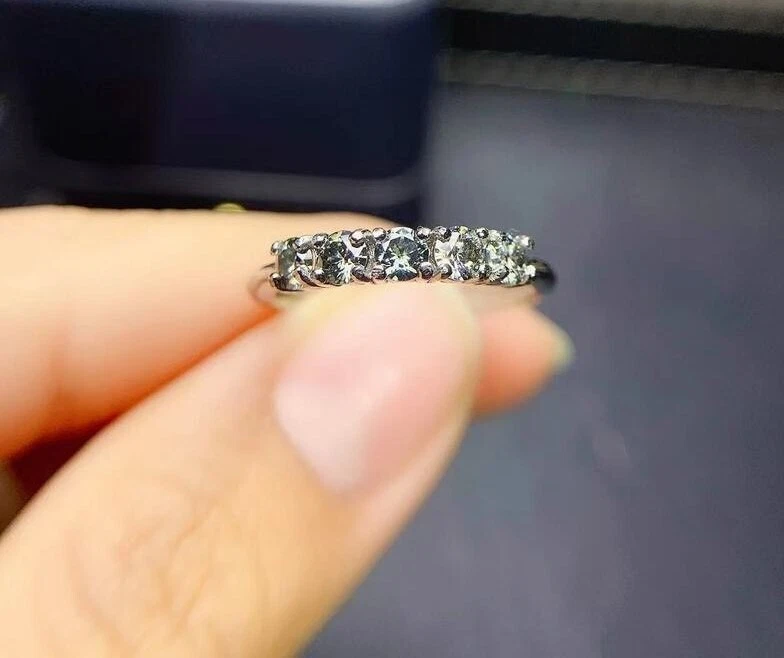 Anillo de boda de moissanita gris para mujer, delicada alianza de boda de moissanita, anillo de plata Foto 2 de 4