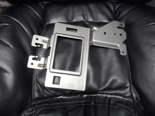 NEW 2018 2019 FORD EXPEDITION FUSE BOX BRACKET JL1Z-14536A - Picture 2 of 3