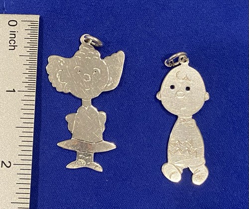 Entzückende (2) 800 Sterling Silber Erdnüsse - Charlie Brown & Lucy Anhänger 11,07gr - Bild 6 von 7