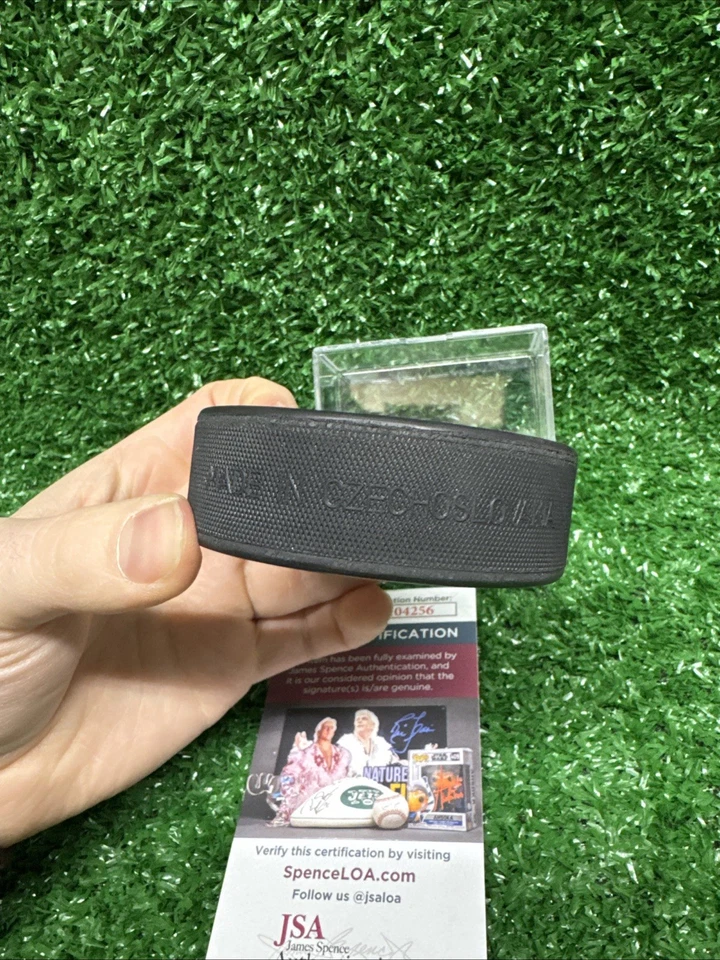 Detroit Red Wings Gordie Howe Signed Puck JSA COA W/ Display Case HOF #9 D - Image 4 of 4