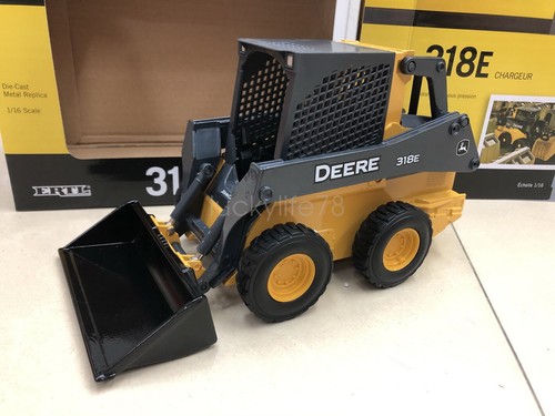 ERTL 1/16 Scale JOHN DEERE 318E SKID STEER LOADER Diecast Model Toy Gift - Picture 2 of 5