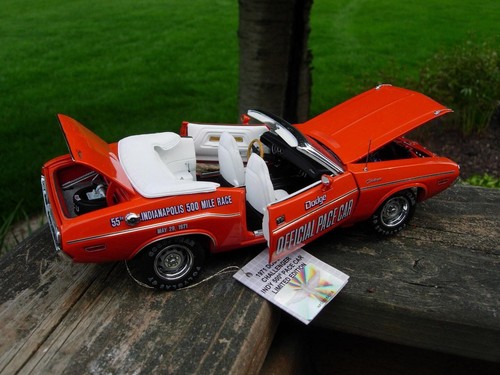 1971 Dodge Challenger Indy Pace Car in 1:24 Scale by Franklin Mint - Picture 2 of 3