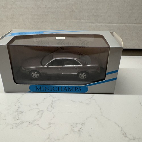1/43 scale MINICHAMPS Audi A8 Cashmere Metallic - Picture 8 of 8