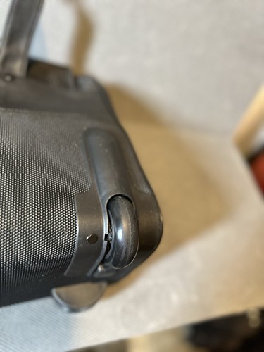 Solo New York Macdougal 17.3" Vinyl Rolling Laptop Briefcase Attaché - 第 13/13 張圖片