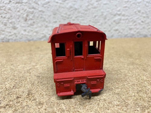 Athean HO Scale Powered Red and White #59 Hustler Diesel Switcher - Picture 4 of 8