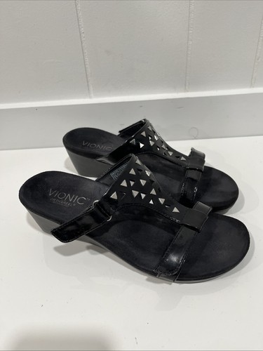 Vionic Sandalen Damen 6 Maggie Keilabsatz Lackleder schwarz verziert
