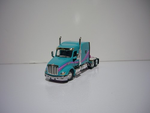 DCP FIRST GEAR 1/64 TEAL PETE 579 WITH SLEEPER AND SIMULATED ROLL TARP TRAILER - Picture 3 of 12