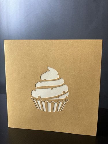 3D Pop Up Happy Birthday Cupcake Karte - Bild 3 von 3