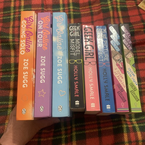 8 x Girls Book Bundle~ Girl Online/Geek Girl/ Model Under Cover📘 - Picture 2 of 11