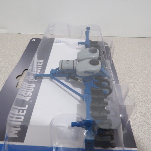 SpecCast Kinze 4900 16-Row Planter 1/64 KZ-GPR1329-P - Picture 3 of 6