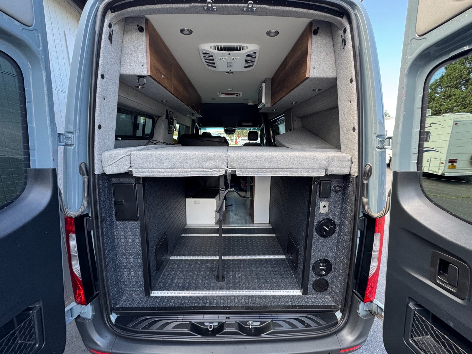 2021 Sprinter 4x4 Storyteller Stealth MODE