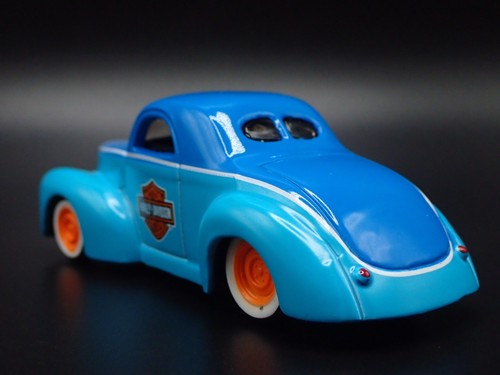 1941 41 Willys Coupé Harley Davidson 1:64 Scala da Collezione Modellino Auto - Foto 6 di 8