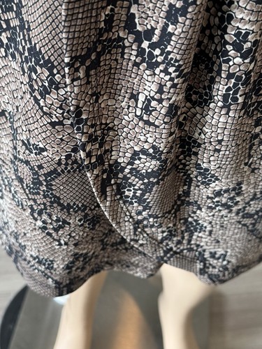 Connected Apparel grey snake skin print faux wrap drape neck dress size 6 - Bild 6 von 11