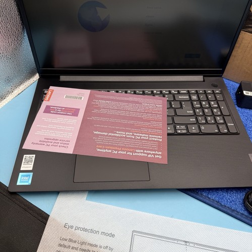 Lenovo V15 G2 IJL 15.6" Laptop Intel Celeron-N5000 4GB 128GB SSD Windows 11 - Afbeelding 3 van 8