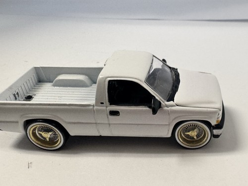 Johnny Lightning Trucks – 2000 Chevrolet Silverado Loose Custom Wheel Swap 3D - Picture 4 of 20