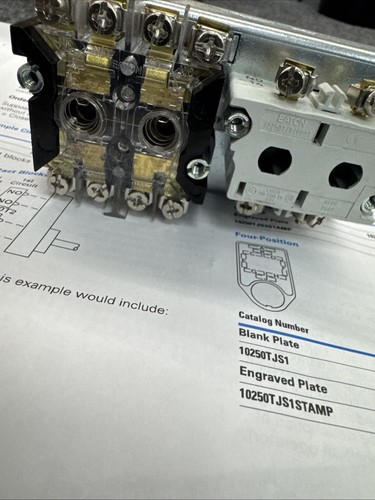 Eaton Cutler Hammer 10250T451 Joystick Operator 4 Position 2 Maintained 2 Momen. - Picture 9 of 10