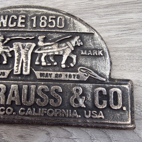 Hebilla de cinturón de metal vintage Levi's Strauss & Co. marca de dos caballos edición limitada - Imagen 8 de 9