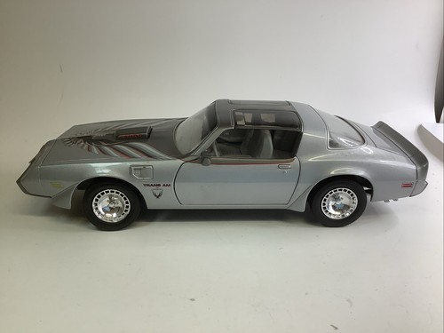 Road Signature 1979 Pontiac Firebird Trans Am (Silver) 1:18 No Box