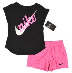 nike shorts and top