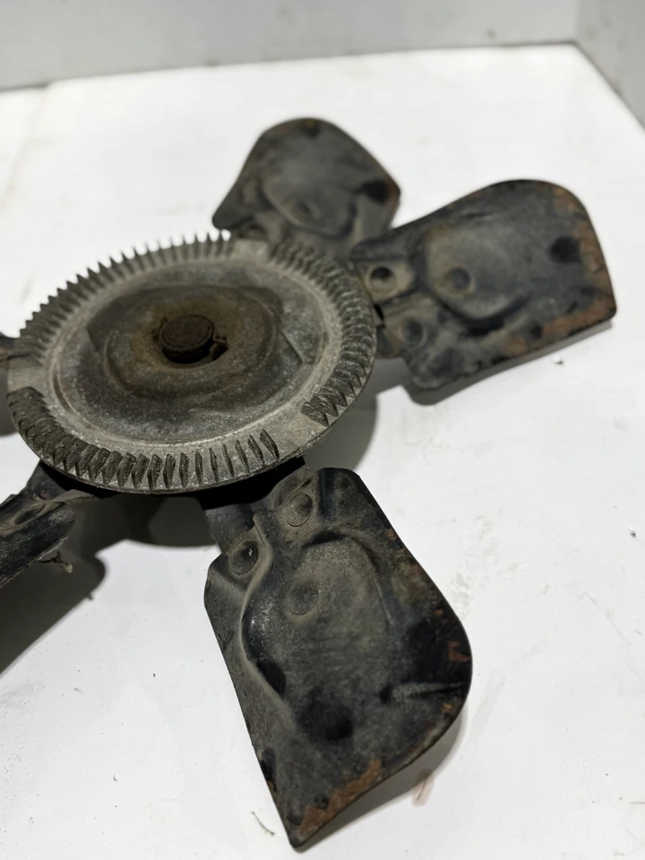 1991 GMC/CHEVY C/K 1500 305 RADIATOR COOLING FAN BALDES USED OEM - Image 4 of 4