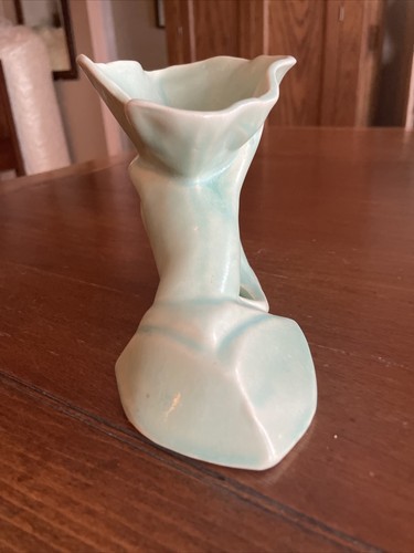 Vintage Nelson McCoy Aqua hand shaped vase. - Picture 4 of 6