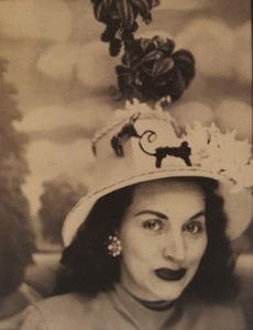 VINTAGE-AMERICAN-BEAUTY-BRUNETTE-POSE-PRETTY-LADY-ARTISTIC-PHOTOBOOTH-PHOTO