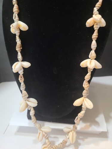 Vintage  Over-The-Head Style Cowrie Shell Single Strand  Necklace. - Bild 4 von 7