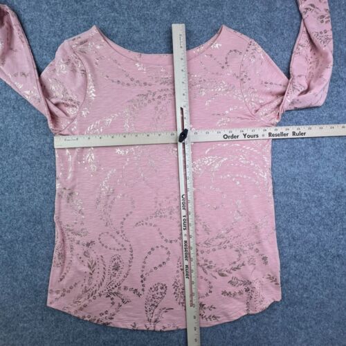 Camisa de manga larga para mujer St. Johns Bay blusa mediana suave estampado floral rosa dorado - Imagen 3 de 7