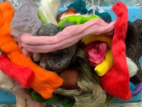 Heidifeathers® Big Bag of Wool Scraps / Off Cuts / Waste Wool Roving / Tops 300g - Picture 7 of 10
