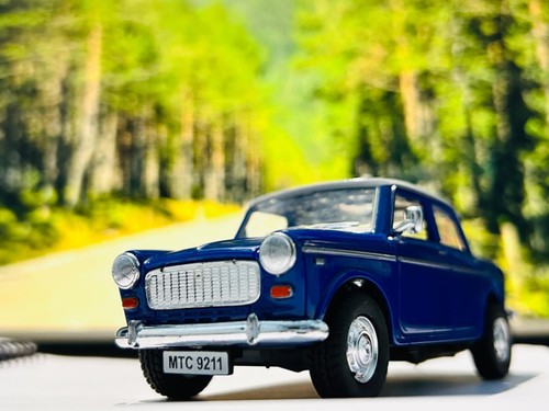 India Queen 70's Classic Mini Car -Pull Back Child Game Gift Toys Decoration -FS - Picture 8 of 11