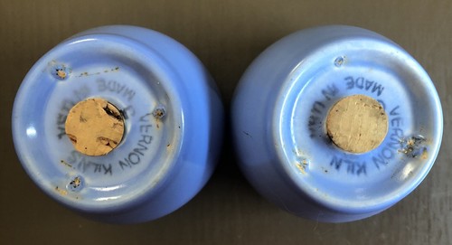 Vintage Vernon Kilns California USA Pottery Salt & Pepper Shakers Deco Blue - Picture 3 of 4