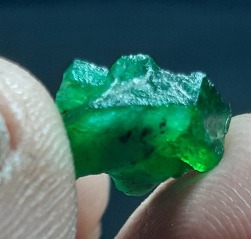 7.55crt Schöner tiefgrüner Smaragd beendet unbeschädigter Cluster@swat Pakistan - Bild 9 von 11