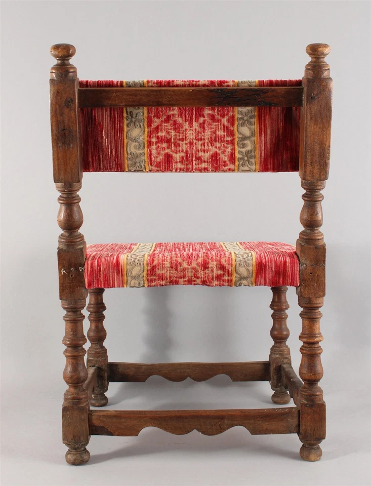 Silla Antigua Renacimiento Colonial Española Tapizada y Tallada Nogal Silla Baja, Sin Reserva Foto 3 de 4